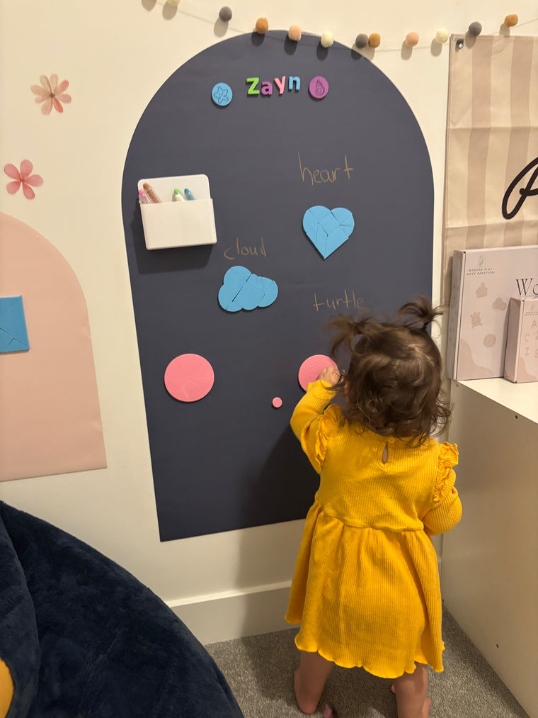 Wonder Wall magnetic play