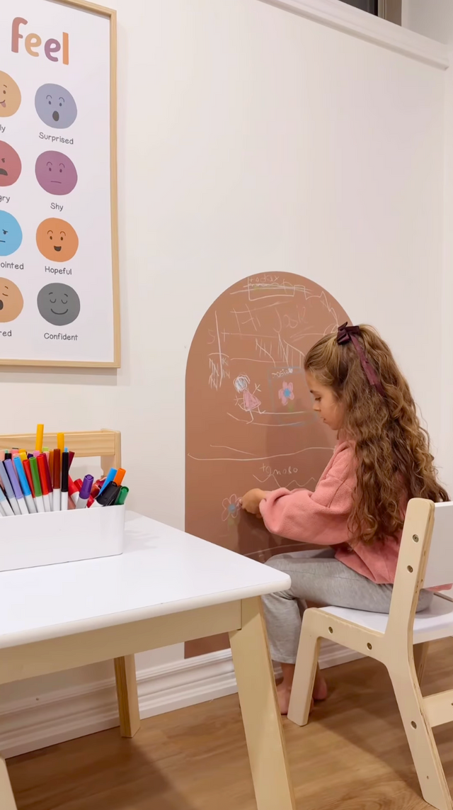 Wonder Wall chalk play
